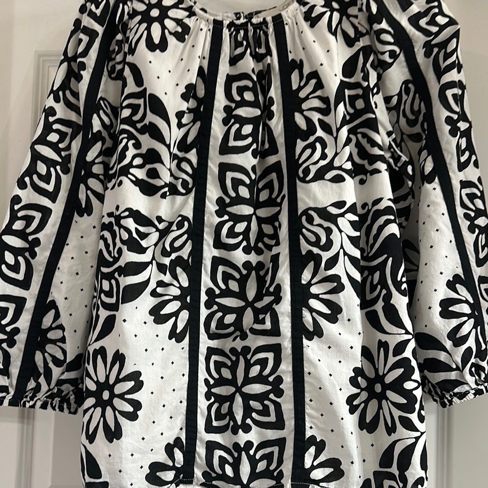 LOFT Monochrome Floral Top